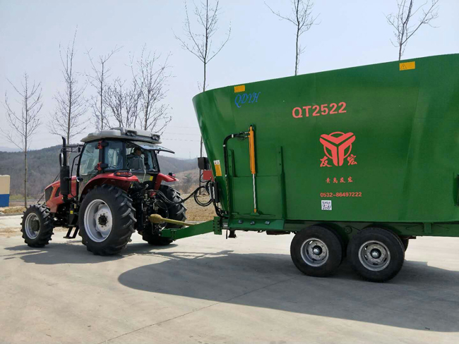 25方牽引TMR飼料攪拌機(jī)